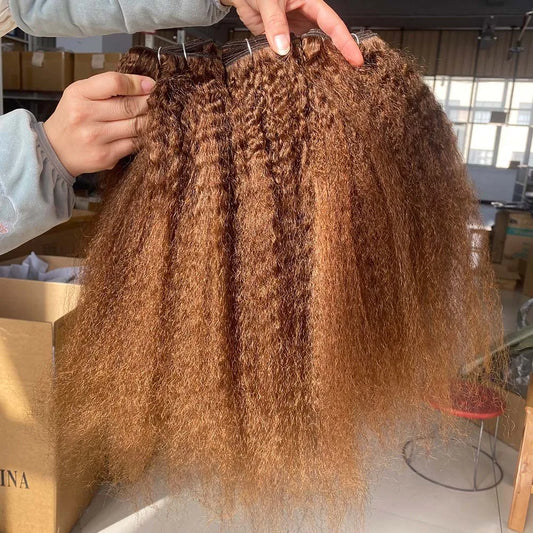 Tissage Brun Chocolat Indien Crépu – Raw Hair exposé dans une usine