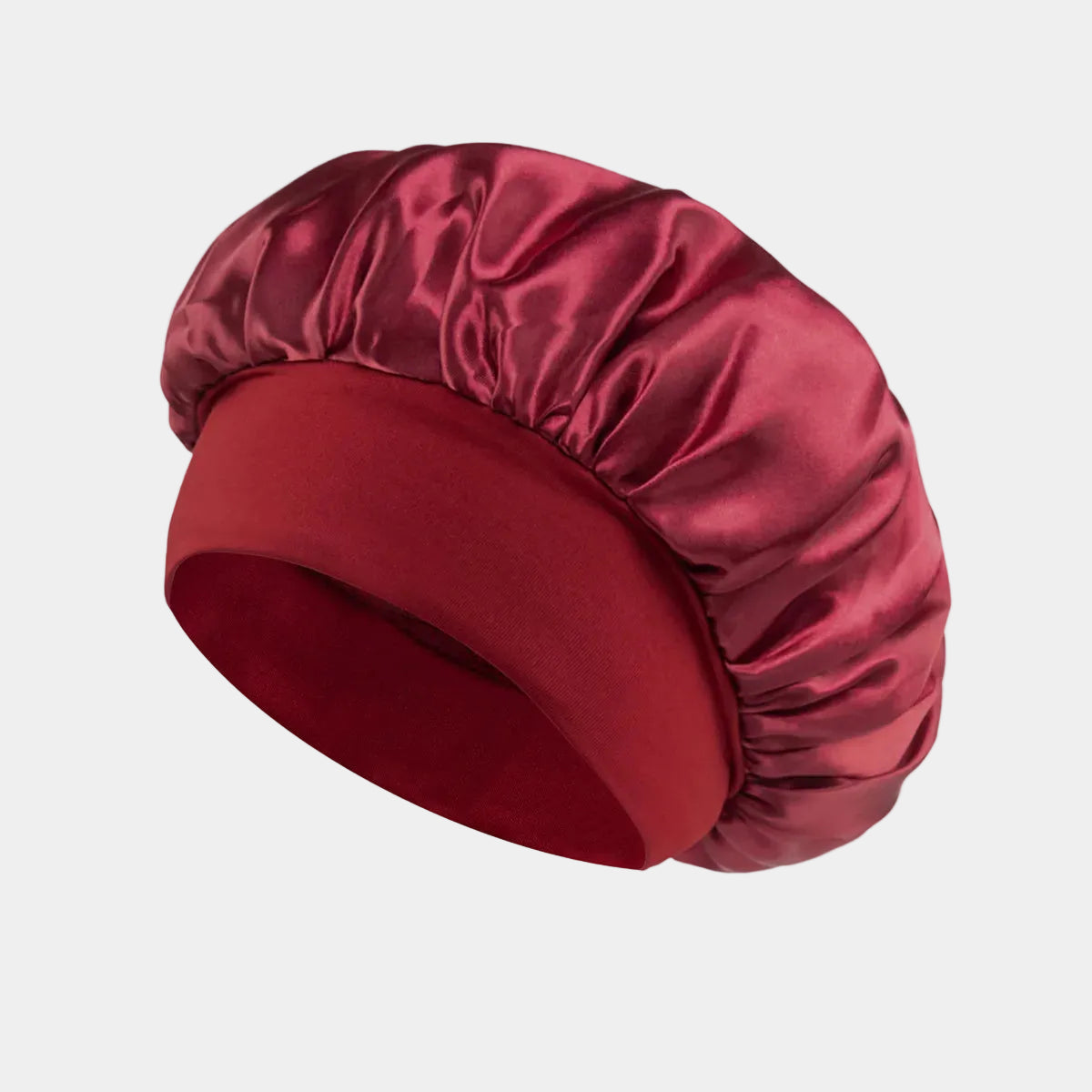 Bonnet en satin rouge